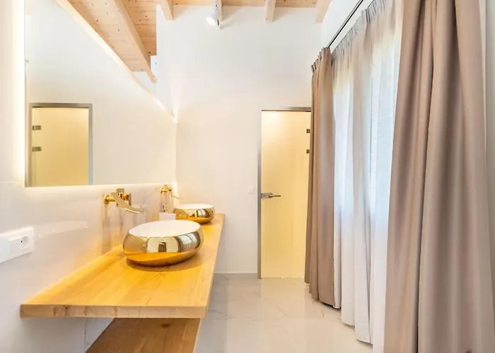 Villa Vasillis-heated Swimming Pool With Infinity View *