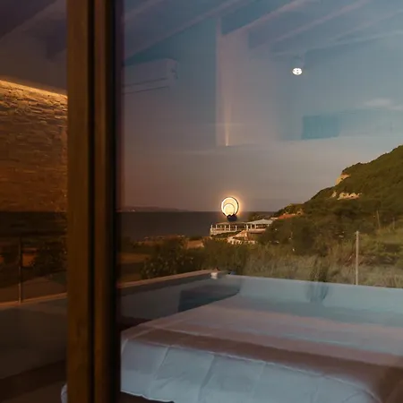 Vasillis-heated Swimming Pool With Infinity View *